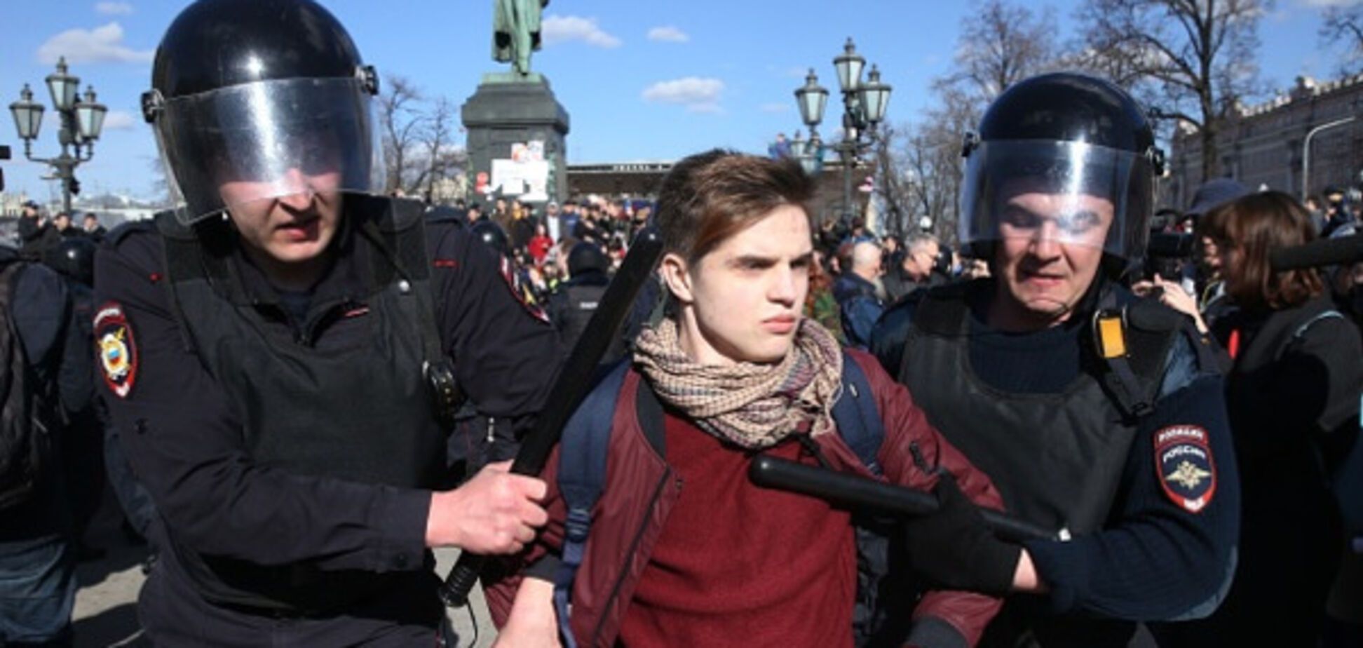 'Героям слава!' Российский артист оригинально отреагировал на избиение ОМОНовца в Москве