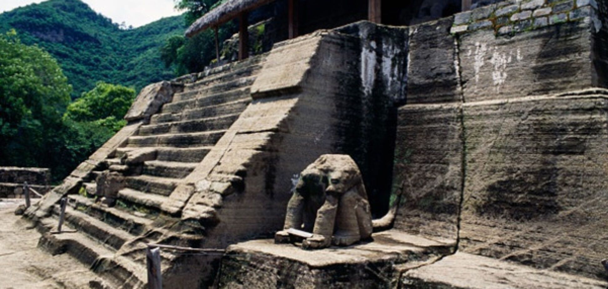 Ацтекский храм