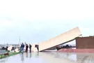 Ураган свалил памятник в России