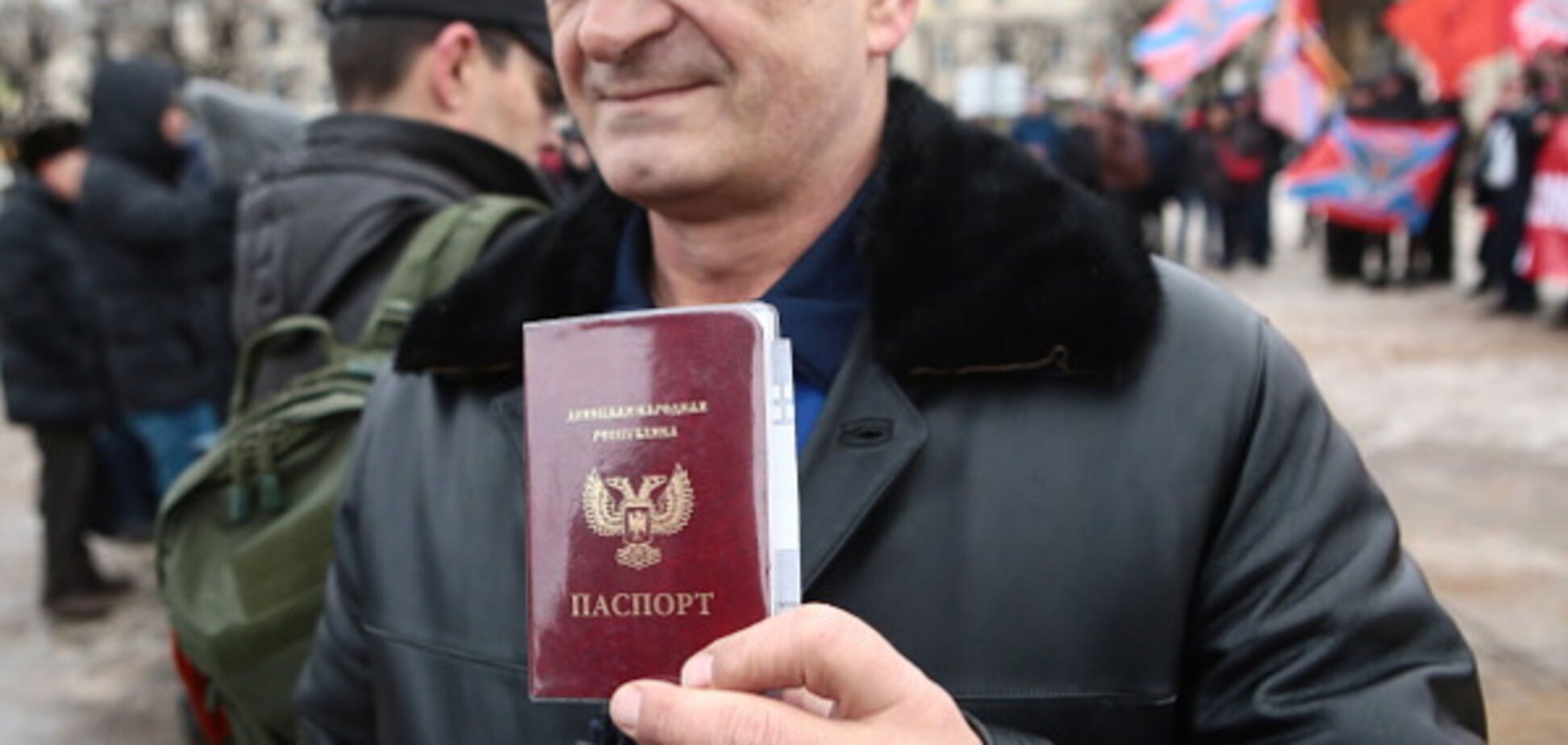 'Шлют на...': российские банки отказываются принимать паспорта 'Л/ДНР'