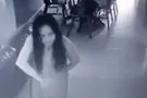 Превращение девушки в зомби