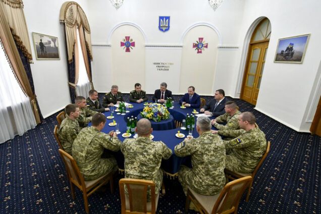 Встреча бойцов ВСУ и Порошенко