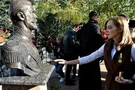 Наталья Поклонская и Бюст Николая 2
