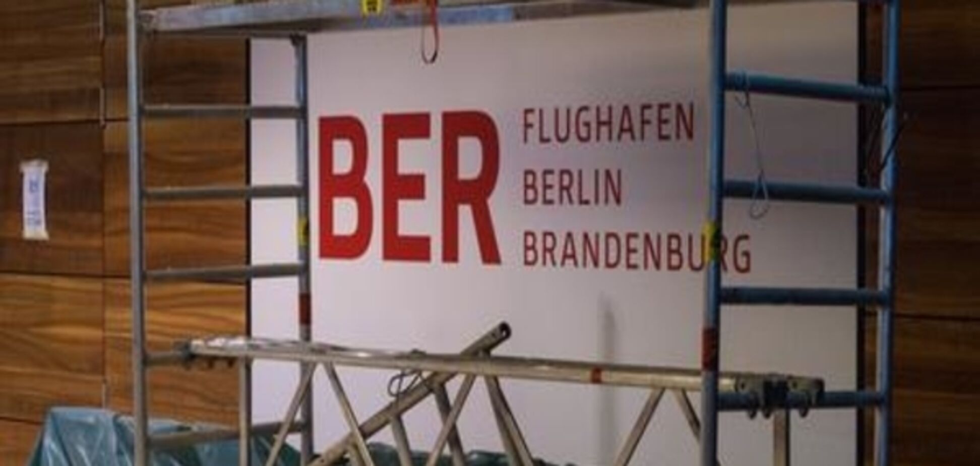 Очільник будівництва Берлінського аеропорту 'втратив довіру'