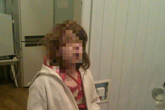 Девочка выпала из окна