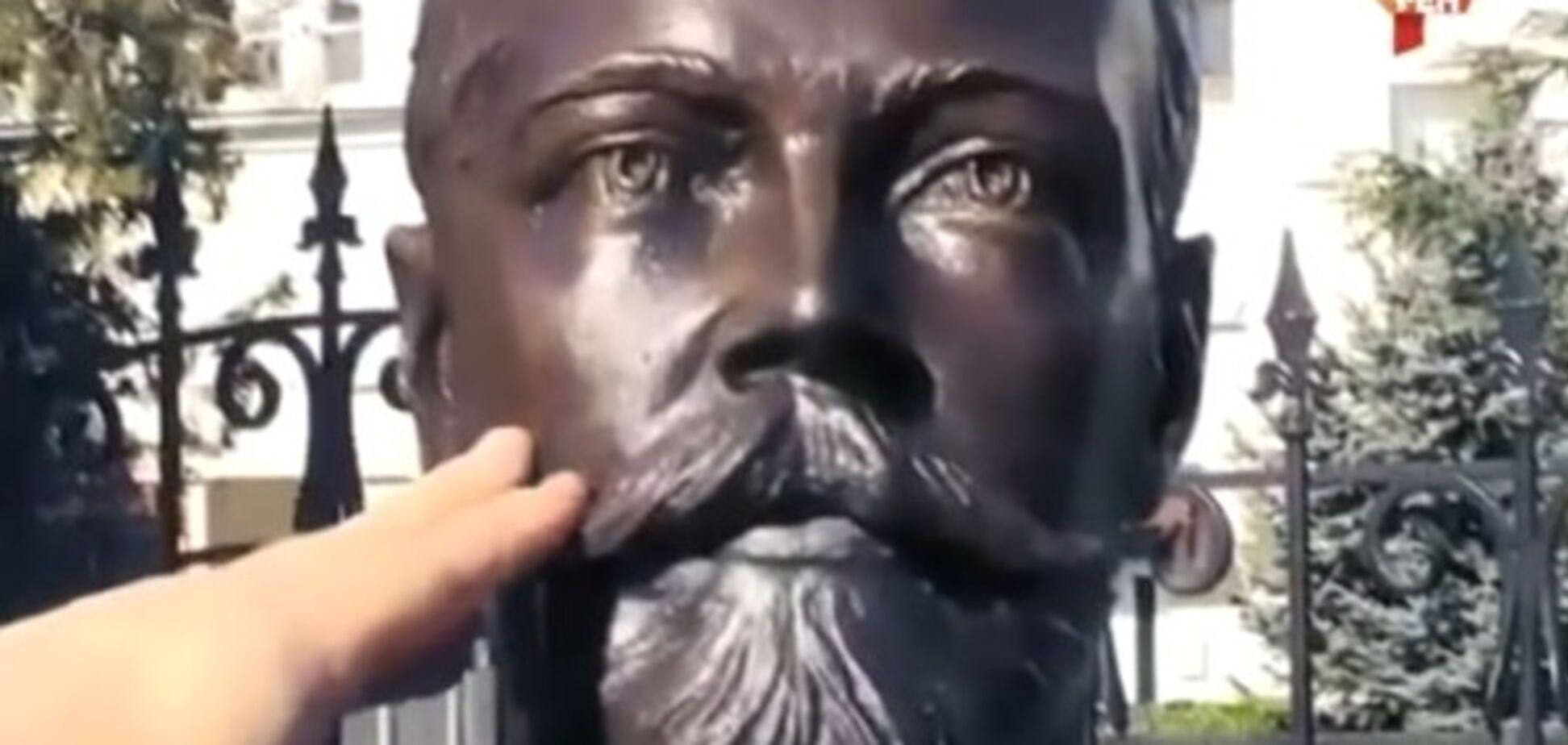 Николай второй мироточащий