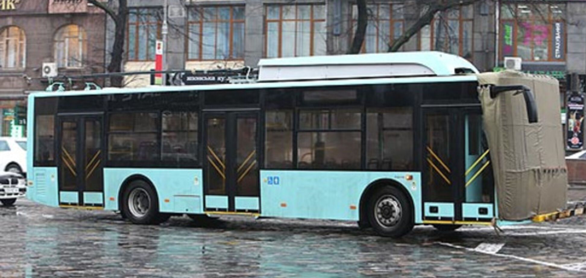Дешевле всего в Чернигове: в сети рассказали, сколько стоят украинские троллейбусы