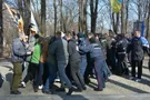 Националисты и люди Медведчука устроили массовую драку на могиле Тараса Шевченко: опубликовано видео