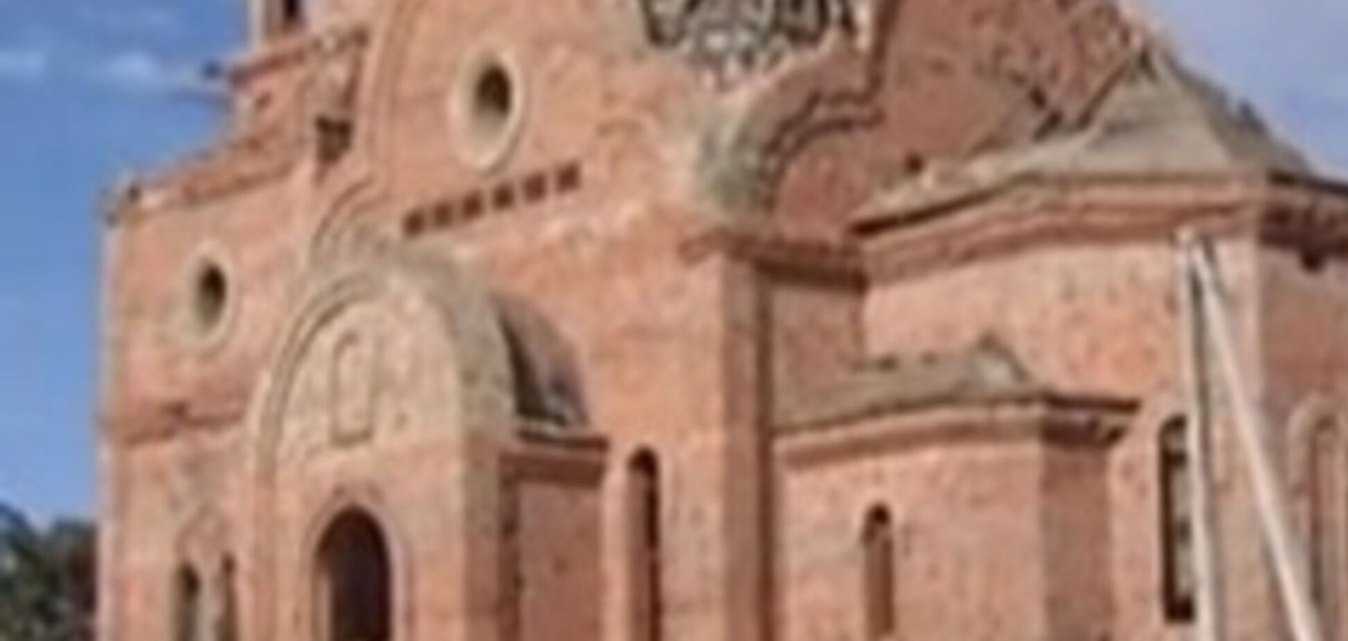 Ничего святого: террористы пытаются разрушить церковь на Донбассе