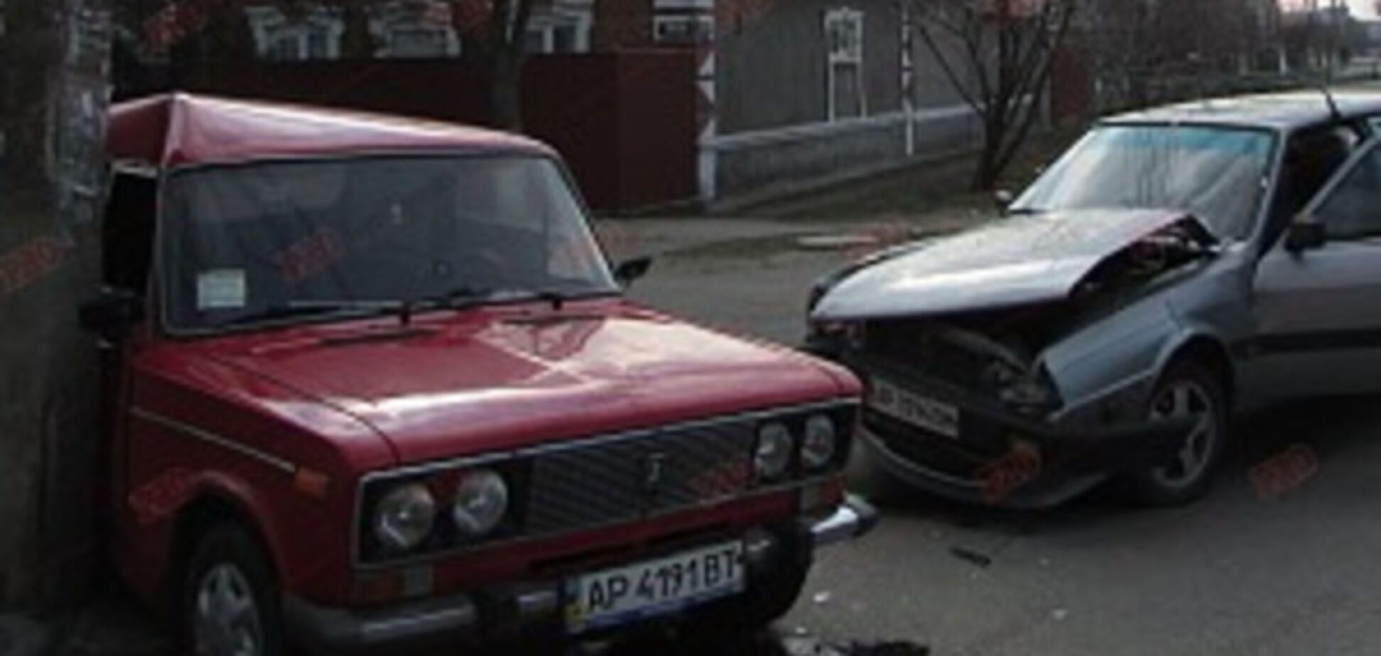 В Запорожской области пострадавшую в ДТП пришлось освобождать из раскуроченного авто (ВИДЕО, ФОТО)