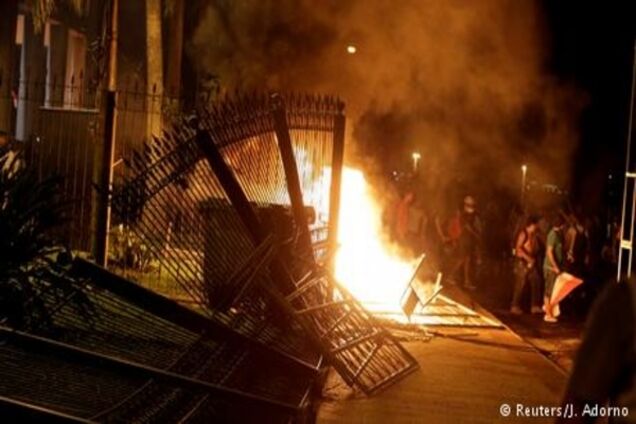 У Парагваї демонстранти захопили будівлю парламенту