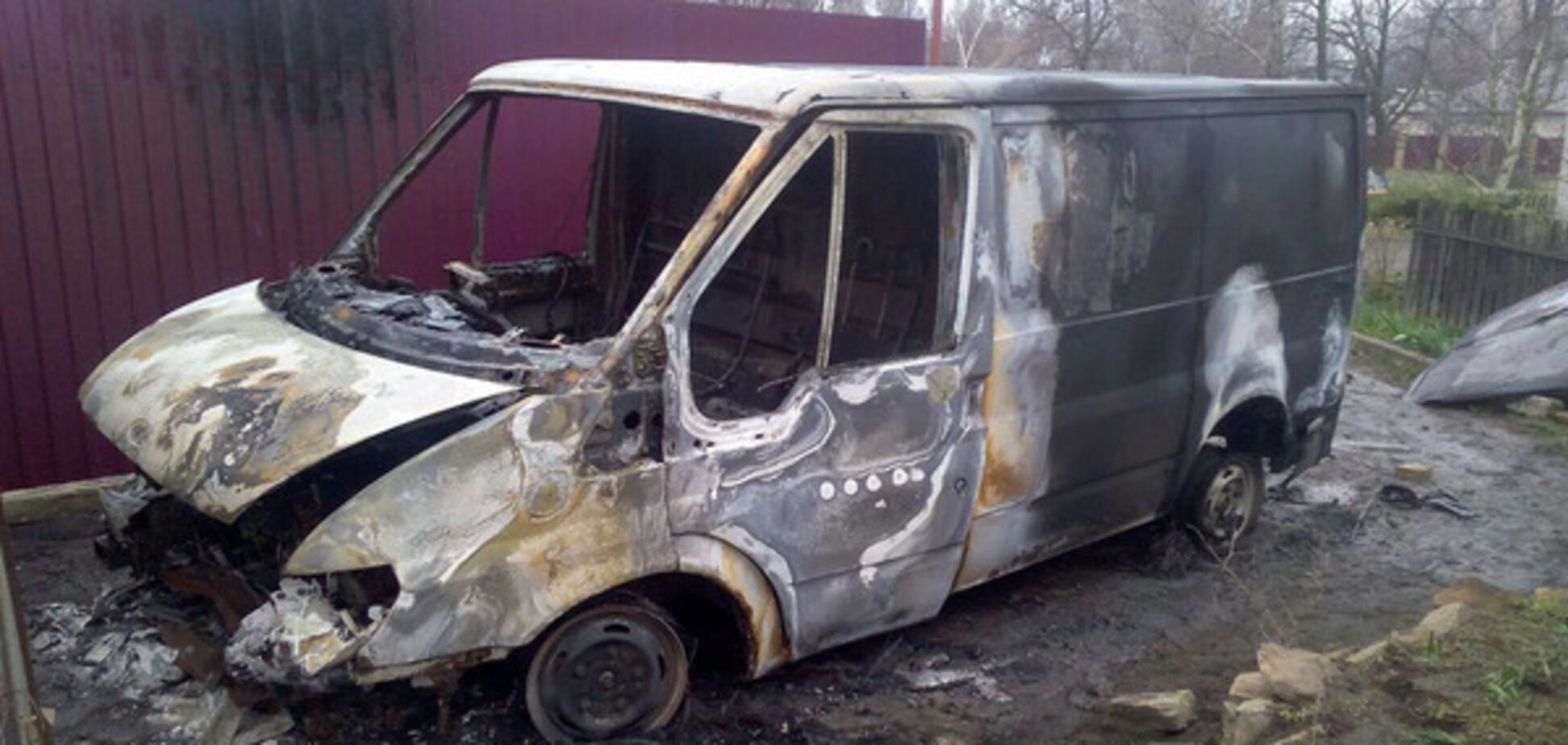 Сгоревший бус волонтера