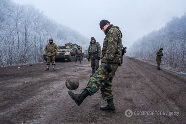 украинские военнослужащие, мяч, военные