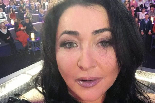 'Це якийсь ганьба': Лоліта стала на коліна перед одіозним депутатом Держдуми