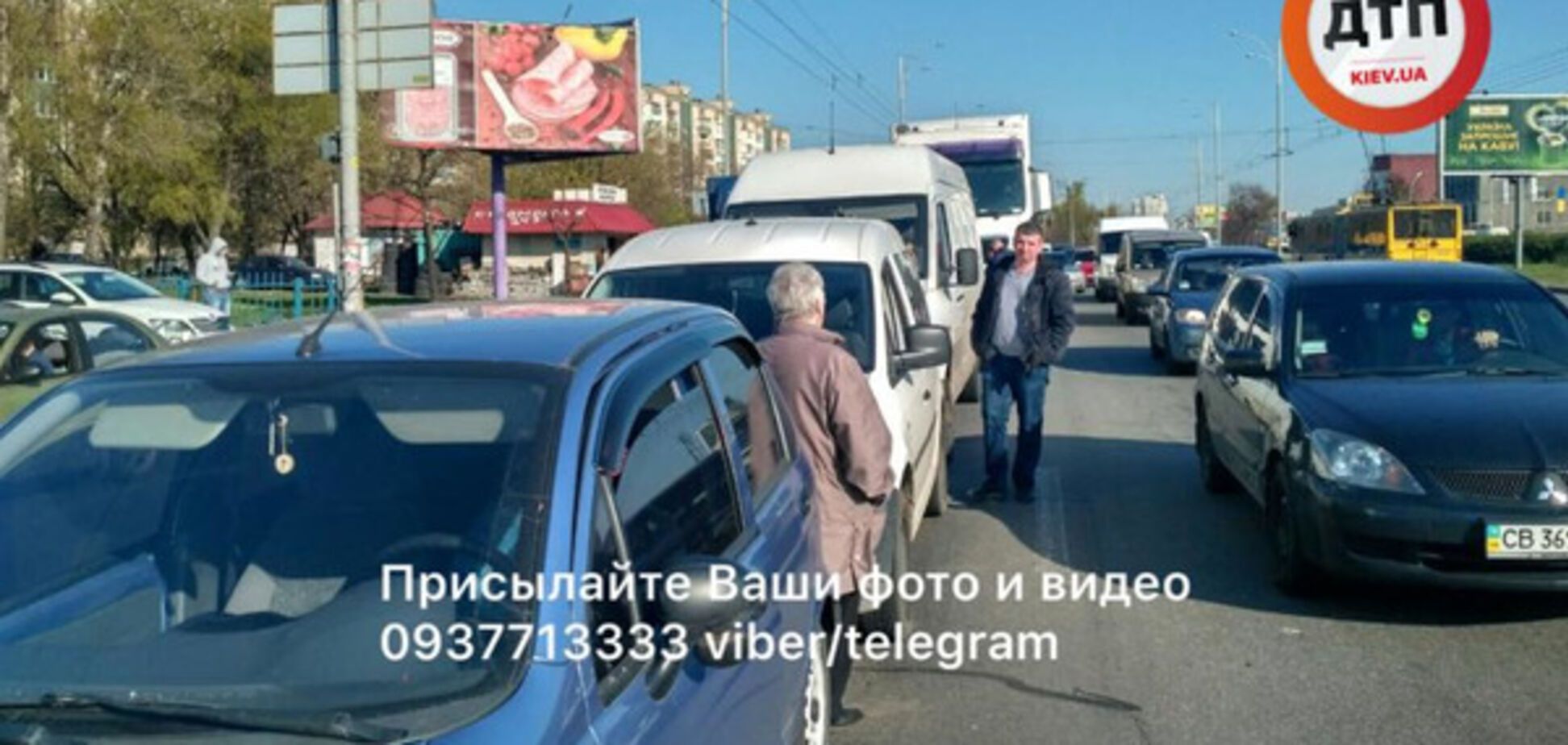 В Киеве фура протаранила пять автомобилей: опубликованы фото