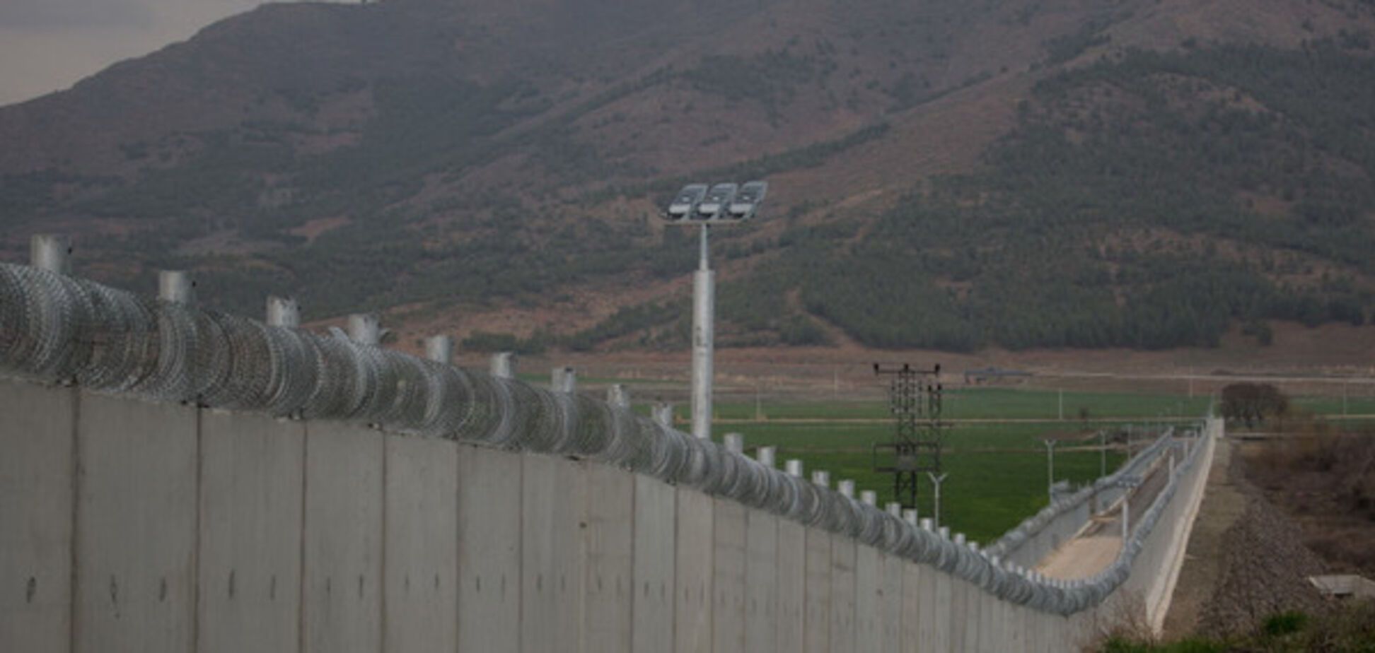 Стена между Турцией и Сирией