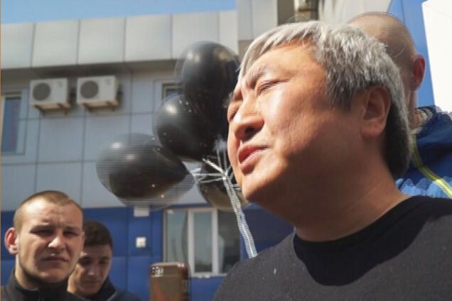 Активисты необычно поздравили с Днем рождения бывшего мэра Запорожья (ФОТО)