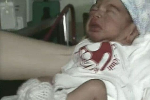 Полицейский, который спас младенца из мусорного бака, нашел его спустя 25 лет