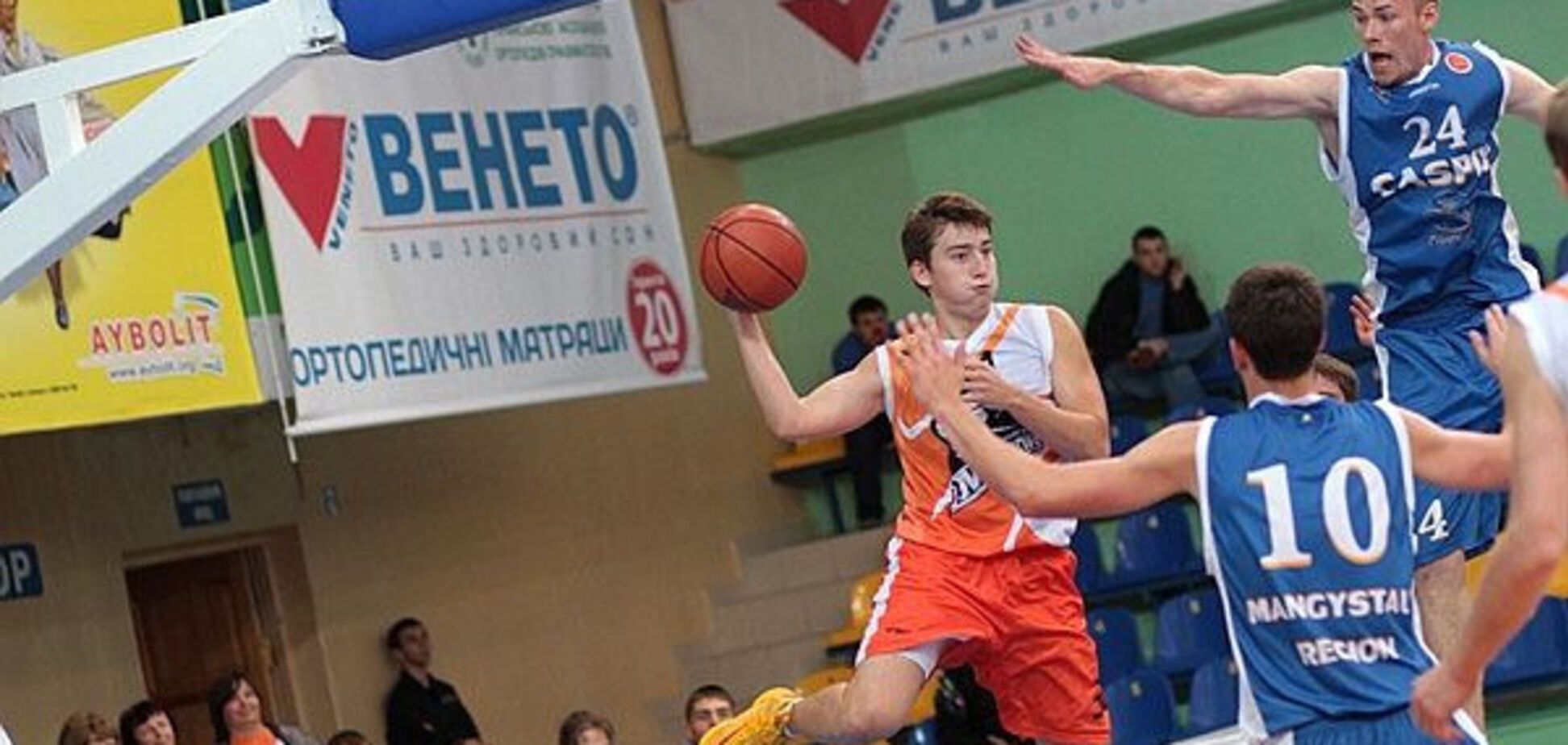 Антон Белоус