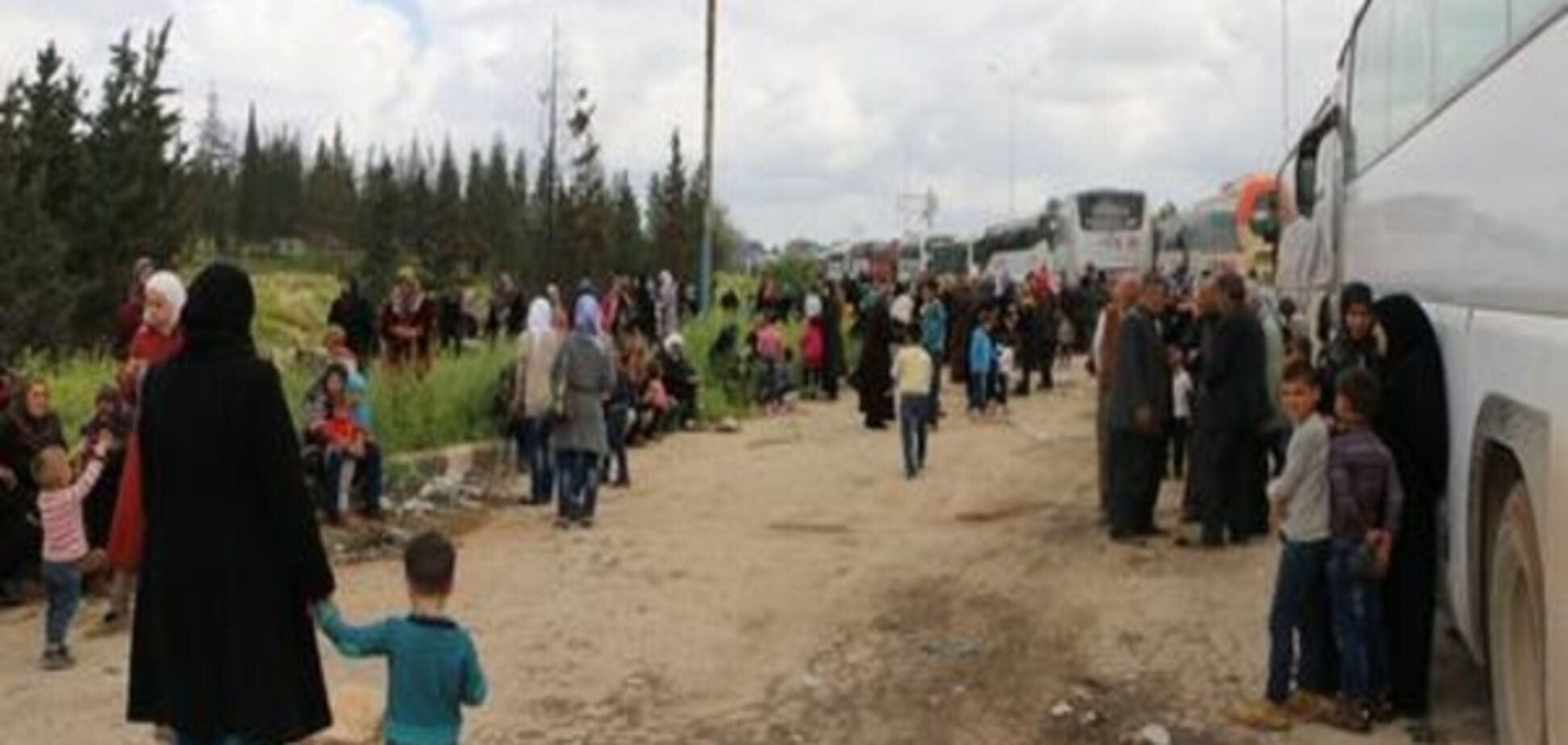 Вибух біля заблокованих автобусів із евакуйованими поблизу Алеппо: є жертви
