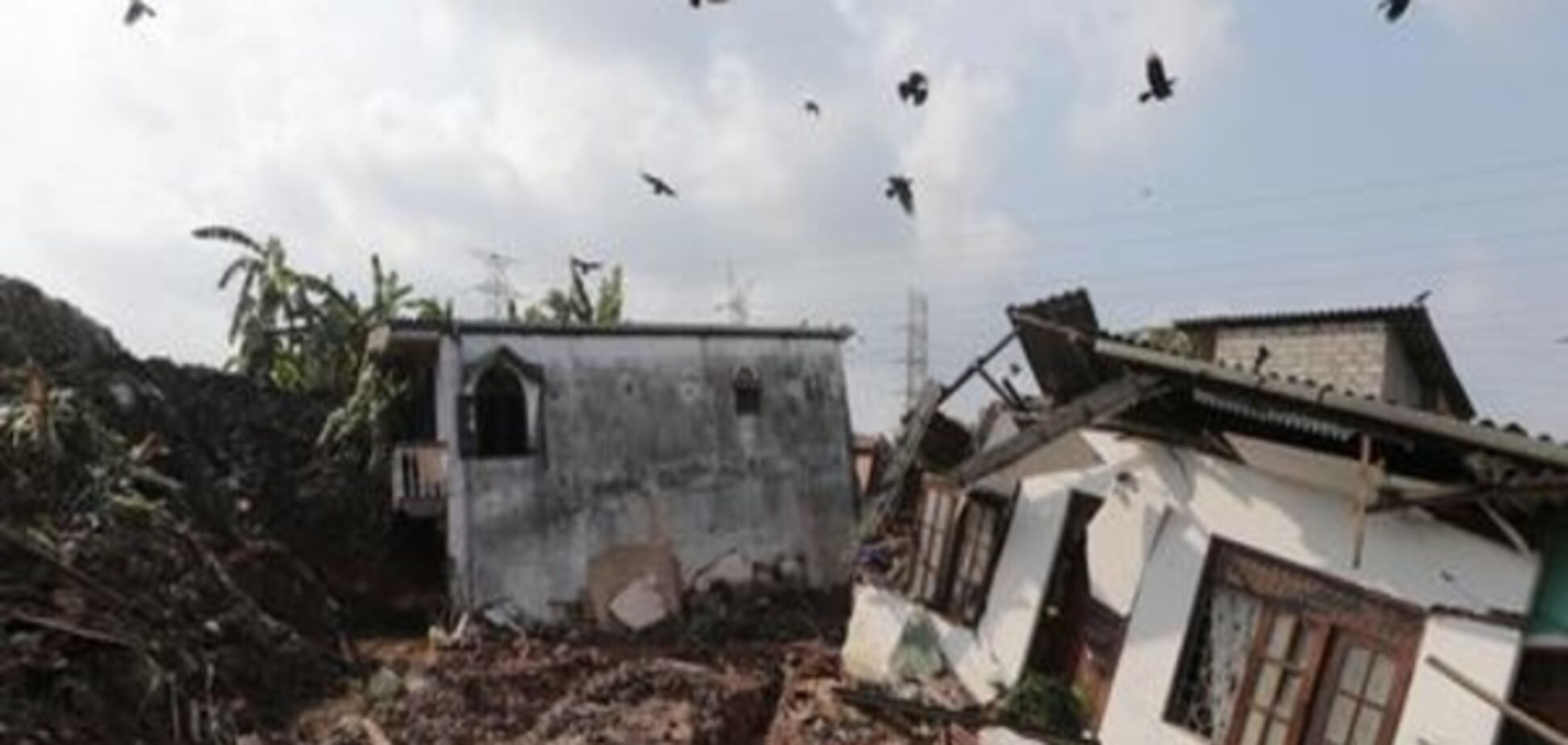На Шрі-Ланці від обвалу сміття загинули 16 осіб