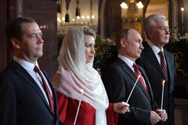 Путина высмеяли из-за его пары на пасхальной службе