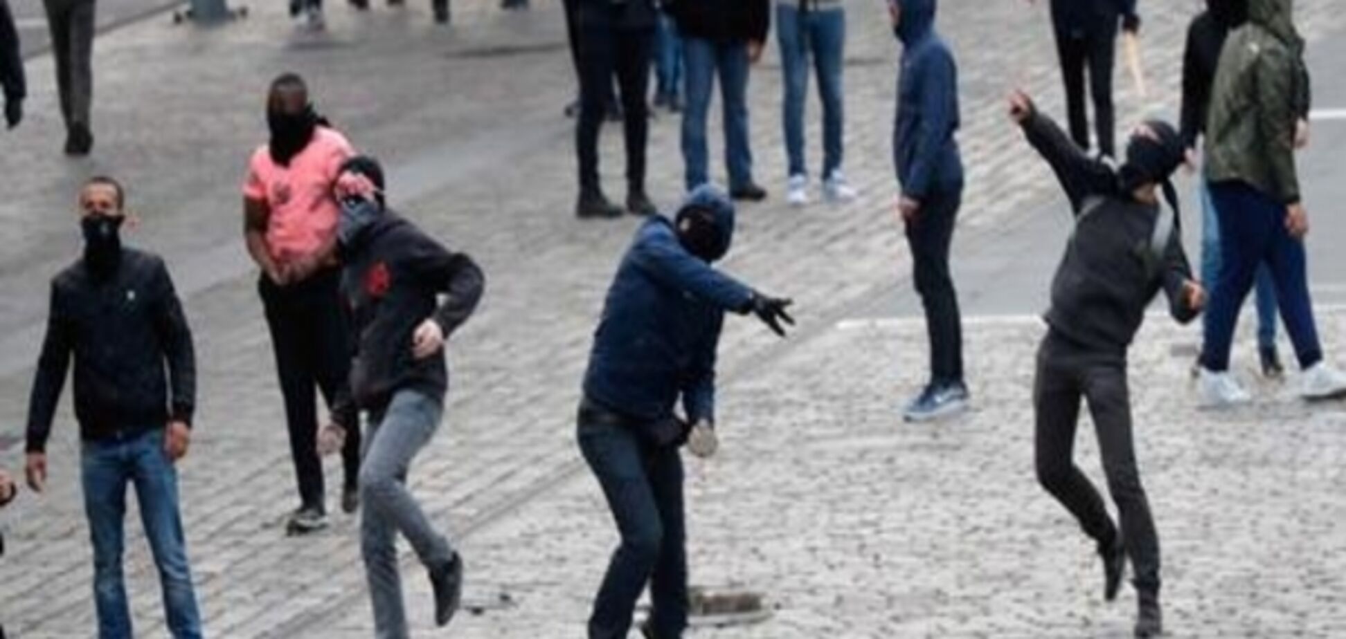 У Парижі сталися сутички між супротивниками Марін Ле Пен і поліцією