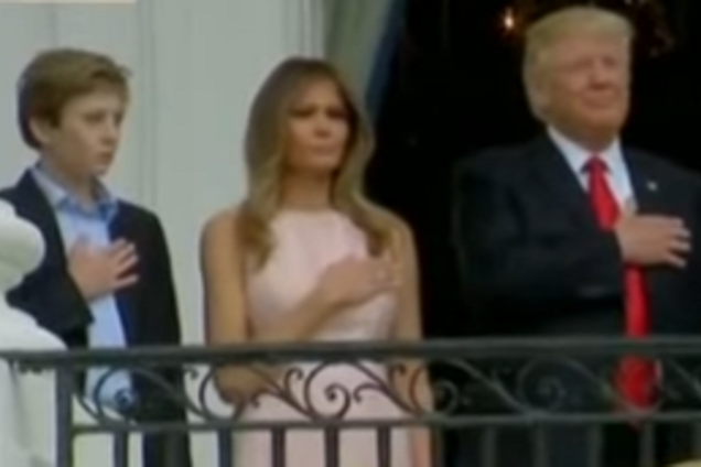 Инцидент с гимном США: опубликовано видео с 'забывчивым' Трампом и подсказкой Мелании