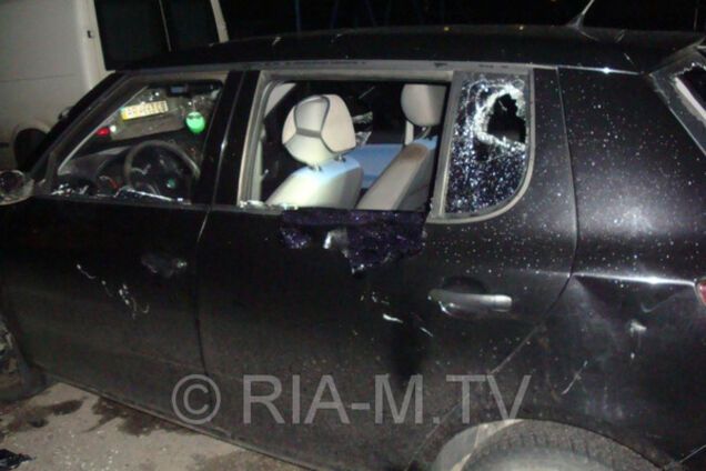 Назад в 90-е: в области неизвестные разбили автомобили 'неугодного' человека (ФОТО)