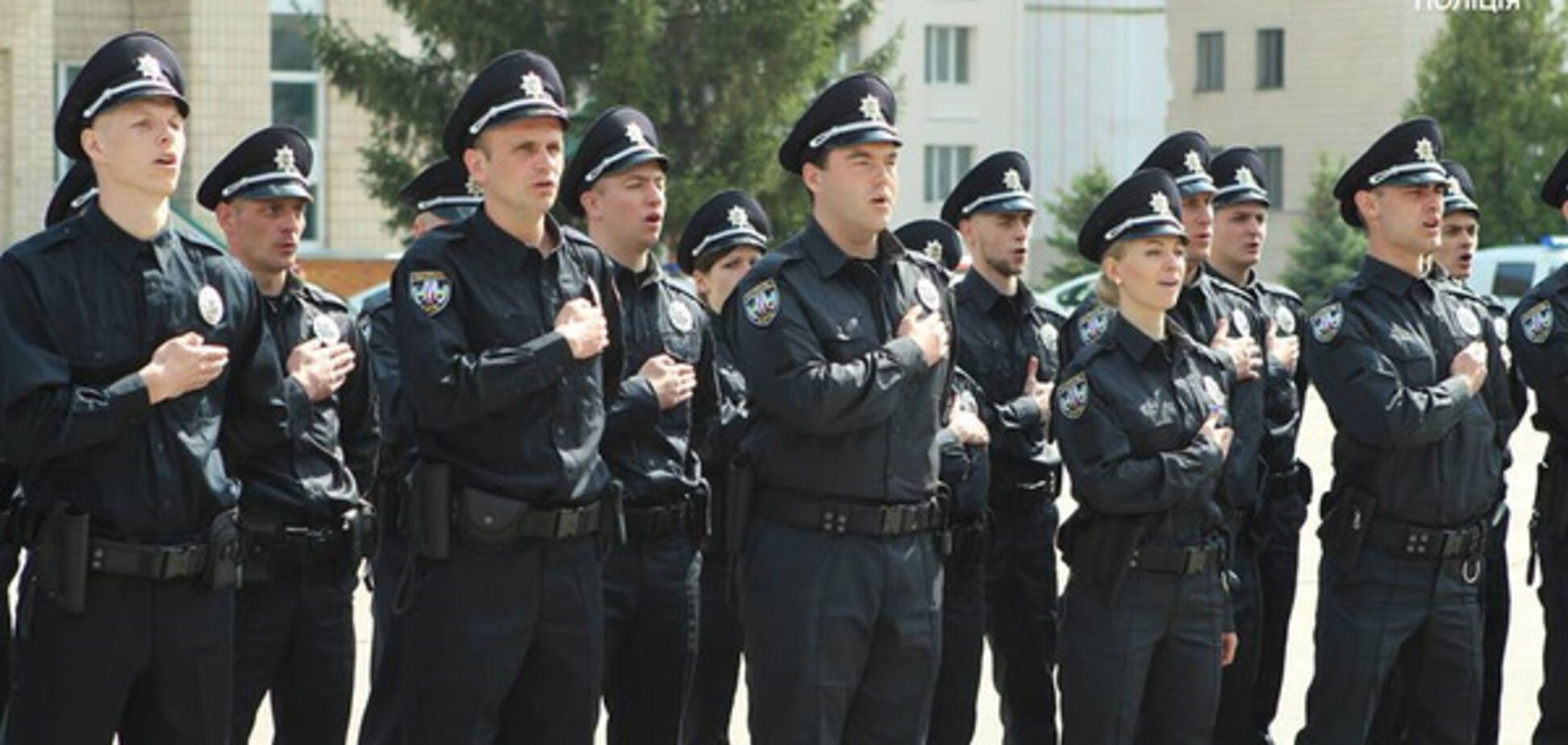 Форму патрульной полиции украсят листьями калины: появились фото