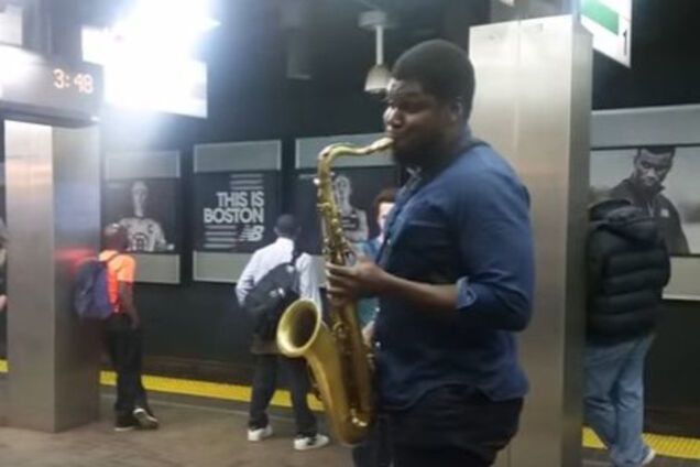 Афробандеровец! Гимн Украины от уличного музыканта из США восхитил соцсети