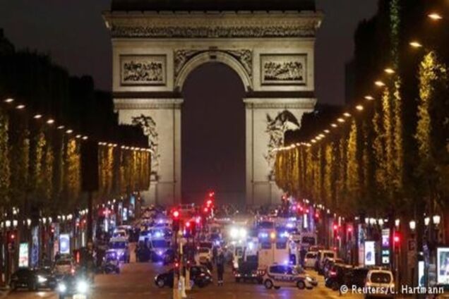 Олланд: Стрілянина у Парижі - 'терористична за своєю природою'