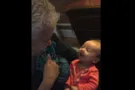 бабушка учит внучку языку жестов