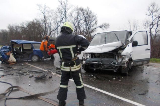 В Запорожской области жуткая авария: погибли 3 человека (ФОТО)