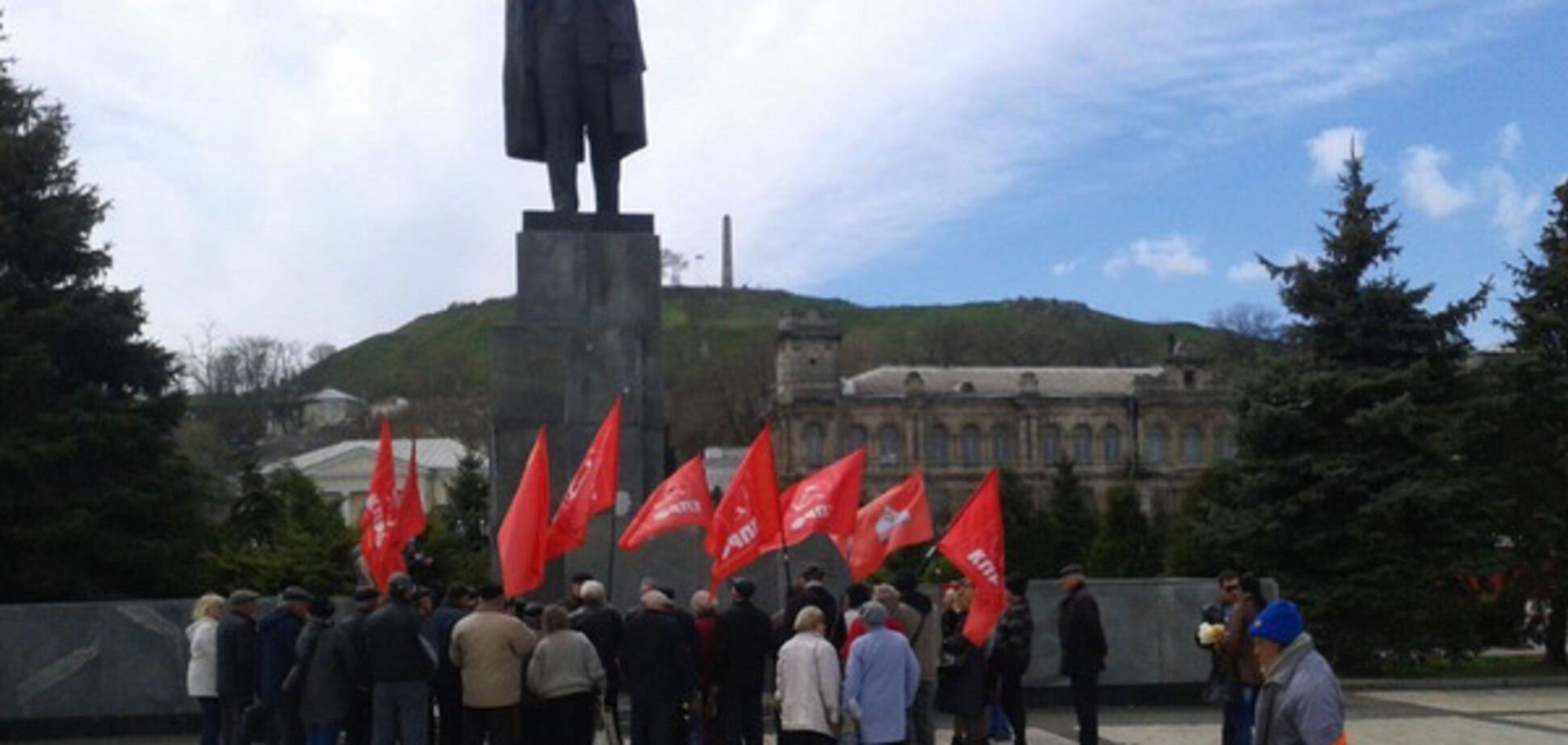 Новости Крымнаша. Для раба стоять на коленях — не унижение, а удобная поза