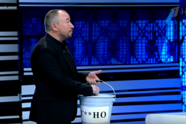 'Это дно': на российском ТВ гостю из Украины хотели скормить ведро 'г**на'