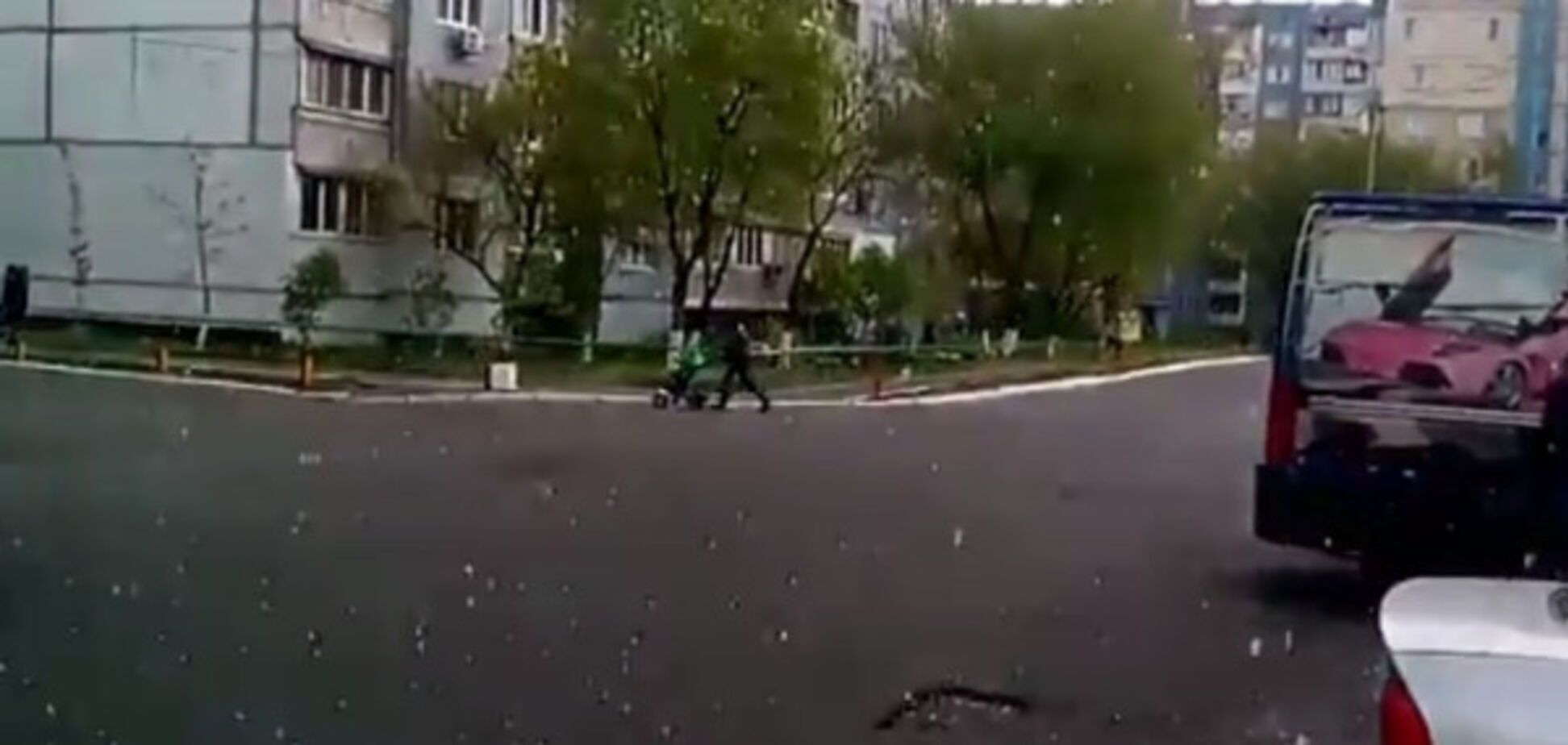 У Києві пройшов снігопад: опубліковано відео