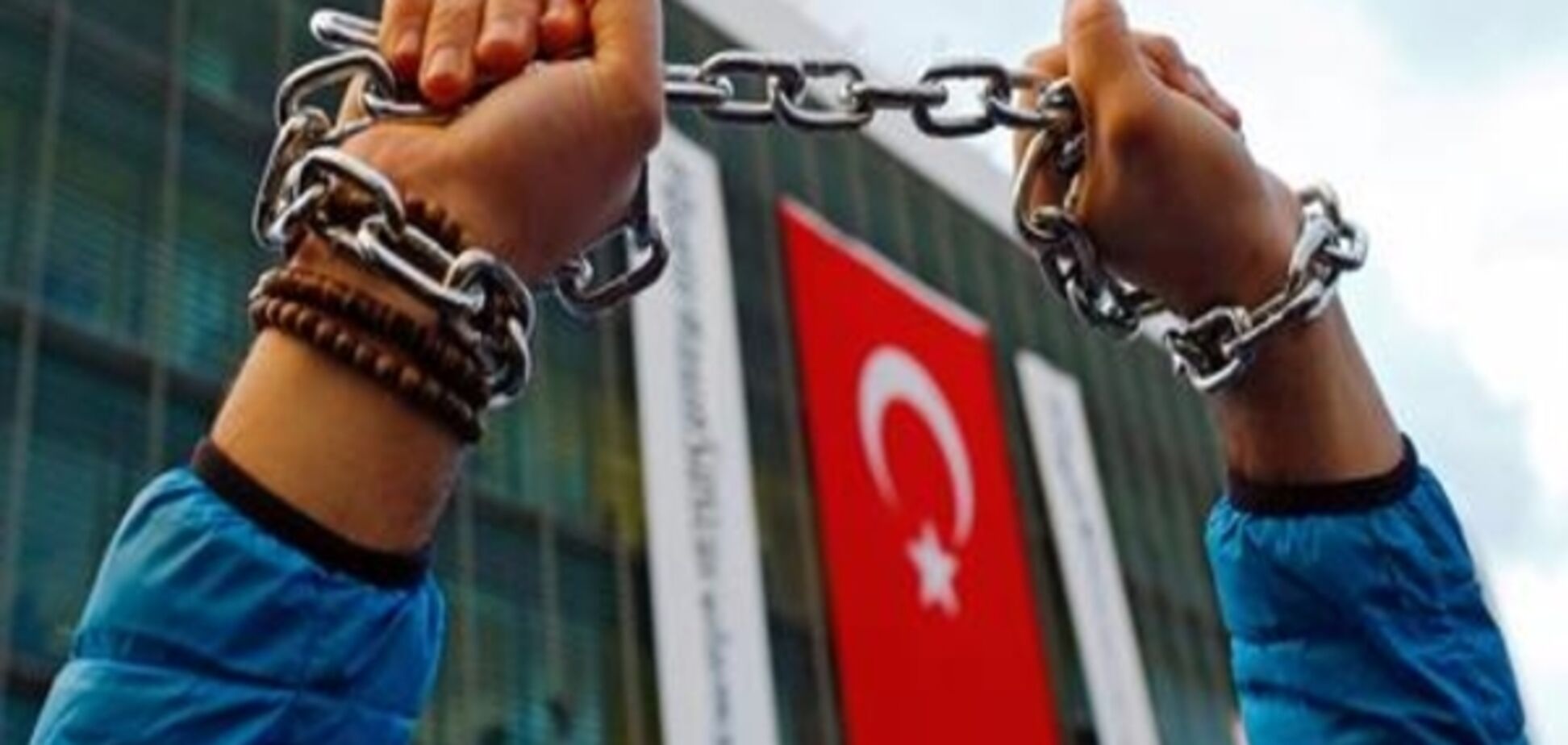 У Туреччині затримані сотні офіцерів поліції за підозрою у причетності до руху Гюлена