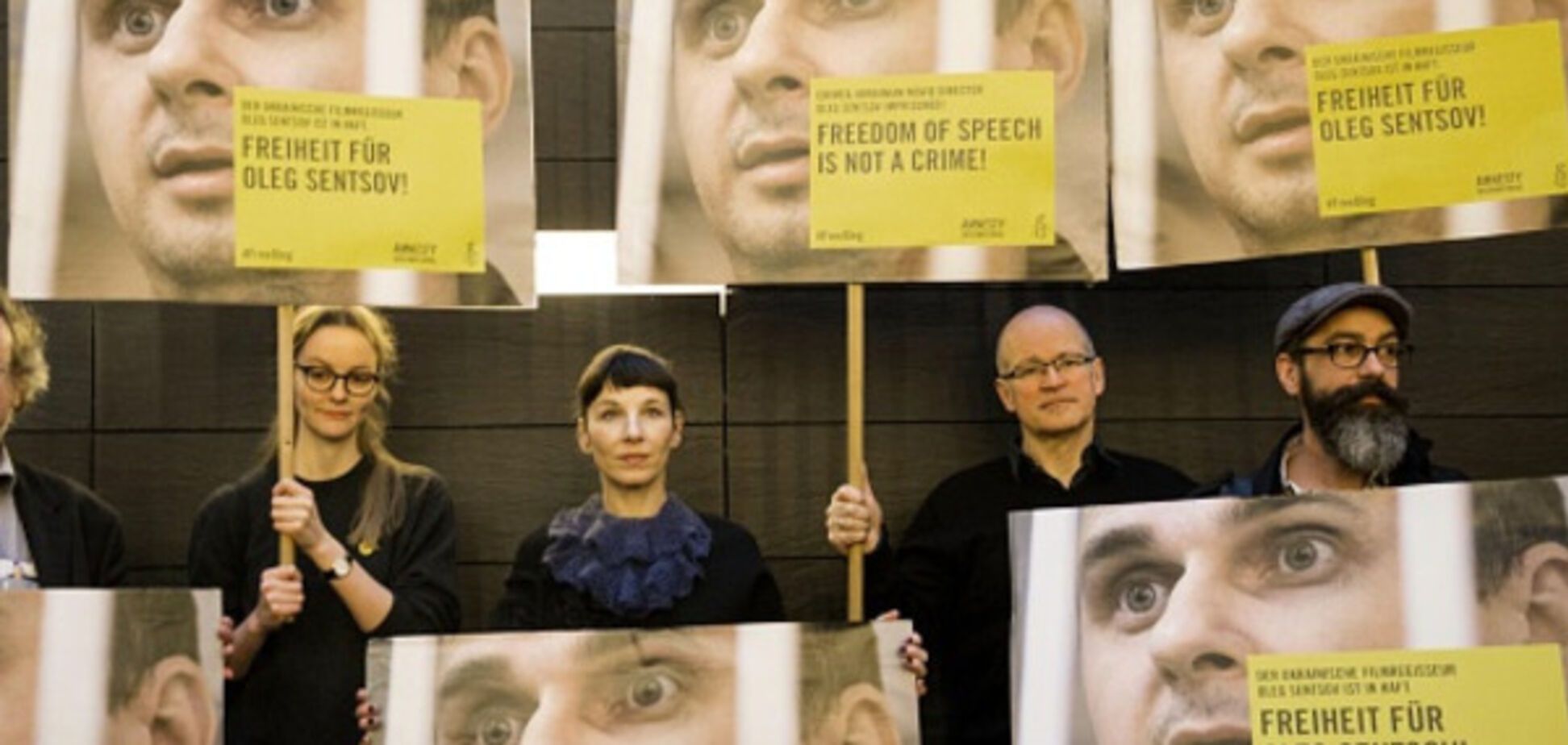 В Киеве типография попала в скандал из-за плакатов с Сенцовым