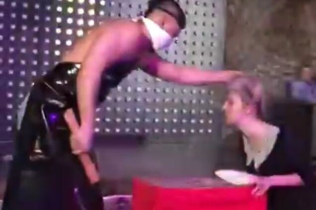 Покруче блинов на лопате: соцсети взбудоражил российский 'мясник-парикмахер'