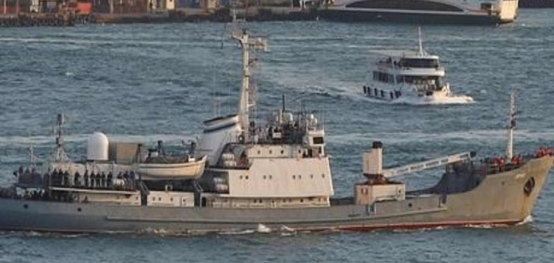 Розвідувальний корабель РФ затонув у Чорному морі, усі вижили