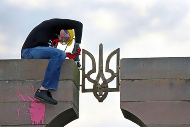 Памятник УПА в Польше