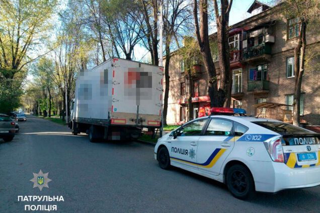 Водитель грузовика чуть не убил запорожанку (ФОТО)