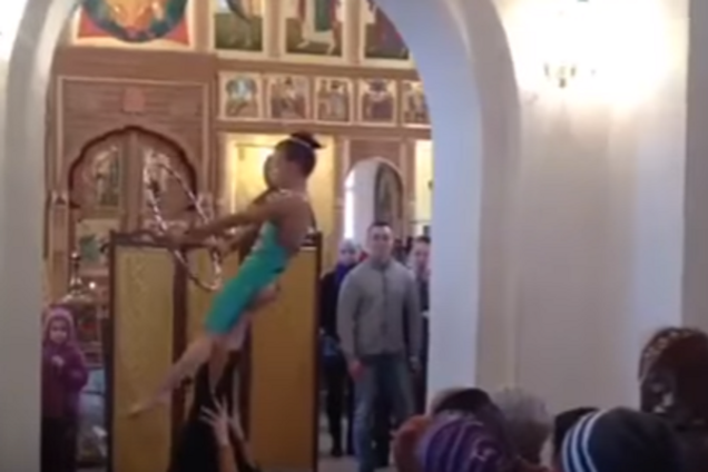 Шоу в храме