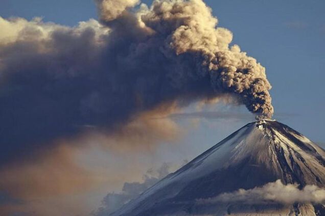 В России произошло мощное землетрясение: вулканы выбрасывают столбы пепла