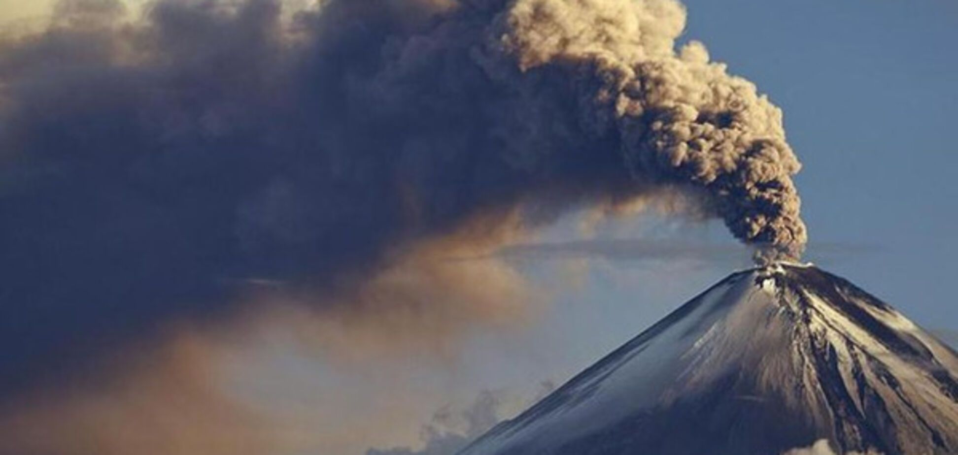 В России произошло мощное землетрясение: вулканы выбрасывают столбы пепла