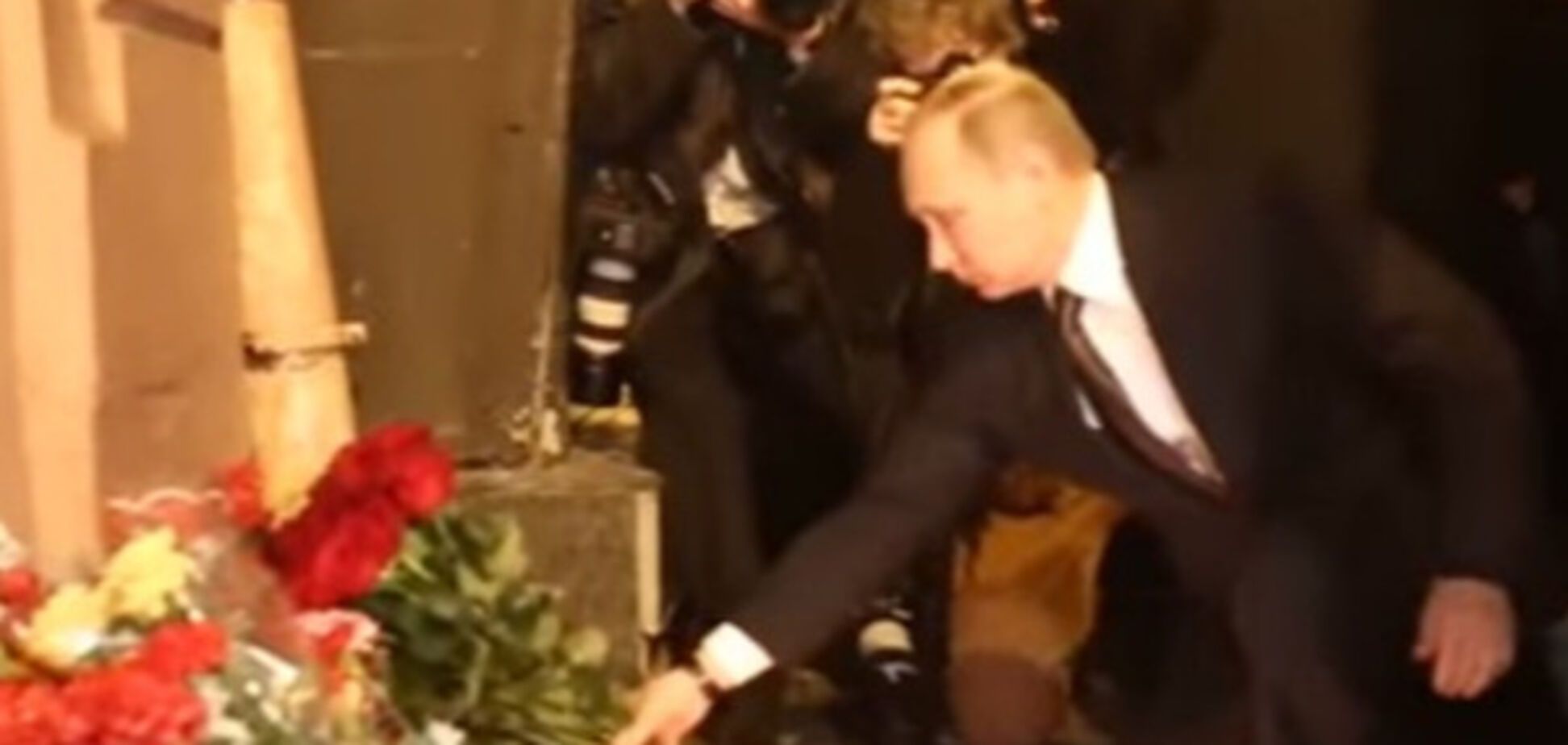 Путин возле метро в Петербурге