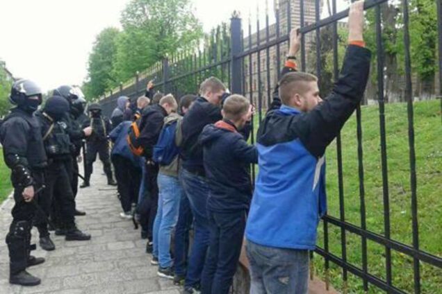 Десятки задержанных: во Львове полиция прекратила массовую драку. Опубликованы фото