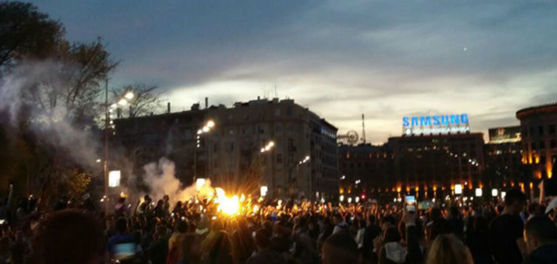 'Вучич-вор!' В Сербии начались массовые протесты против новоизбранного президента