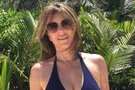 Всем на зависть: 51-летняя Элизабет Херли сразила фигурой в купальнике
